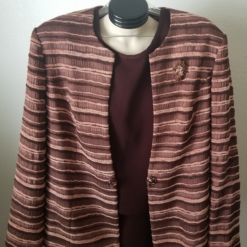 Carrisimo 3pc suit Size 22, Excellent used conditi